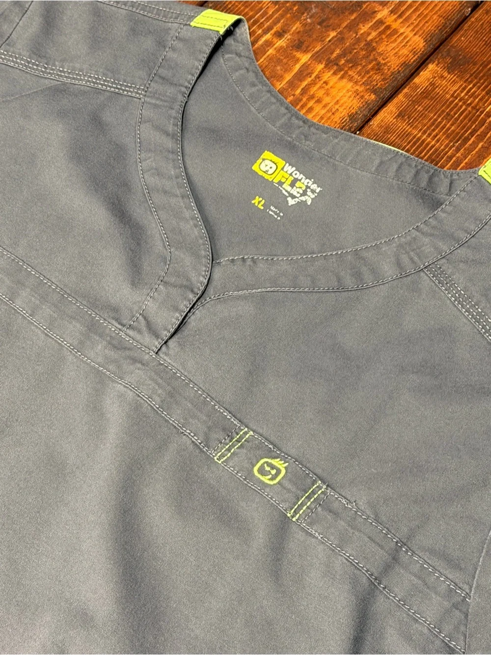 WonderWink Grey Women’s V-Neck Scrub Top with Lime Green Contrast Tabs - Picture 2 of 3